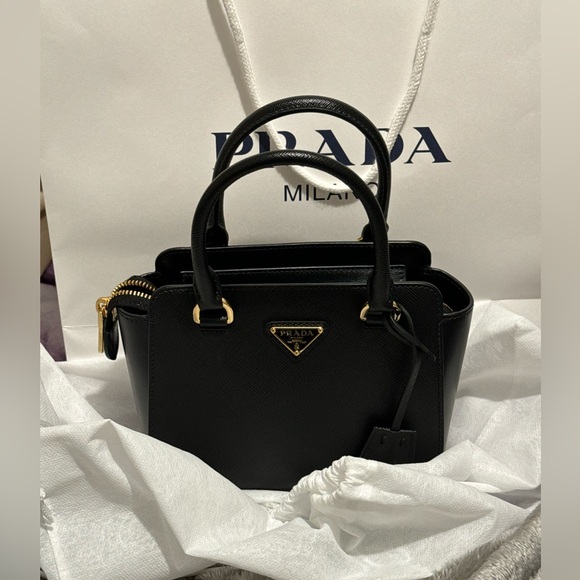 Small Prada Saffiano - Picture 1 of 3